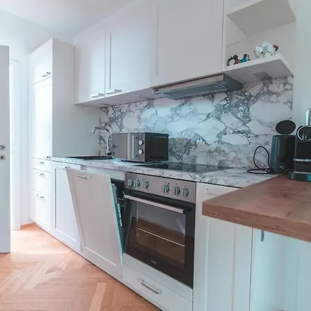 إم هيرزين فون شقة *